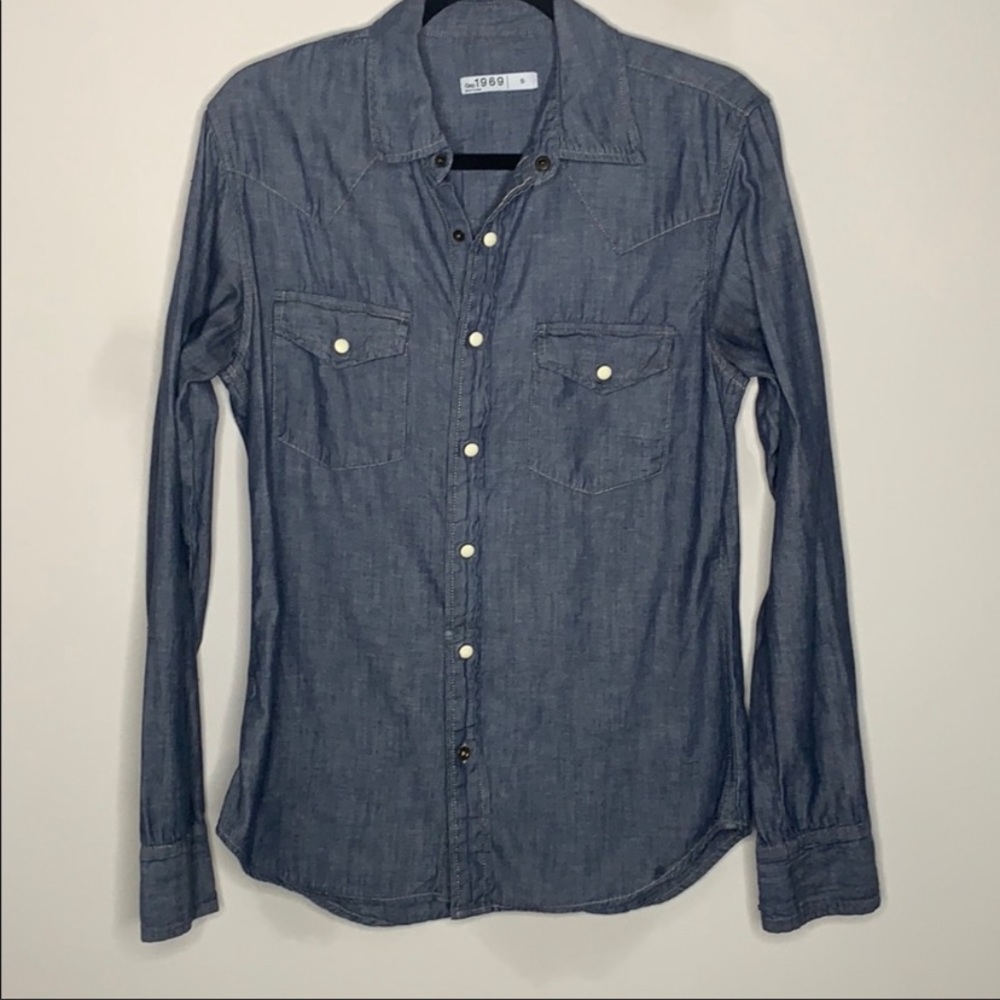 Gap Men’s jean snaps button down shirt size small
